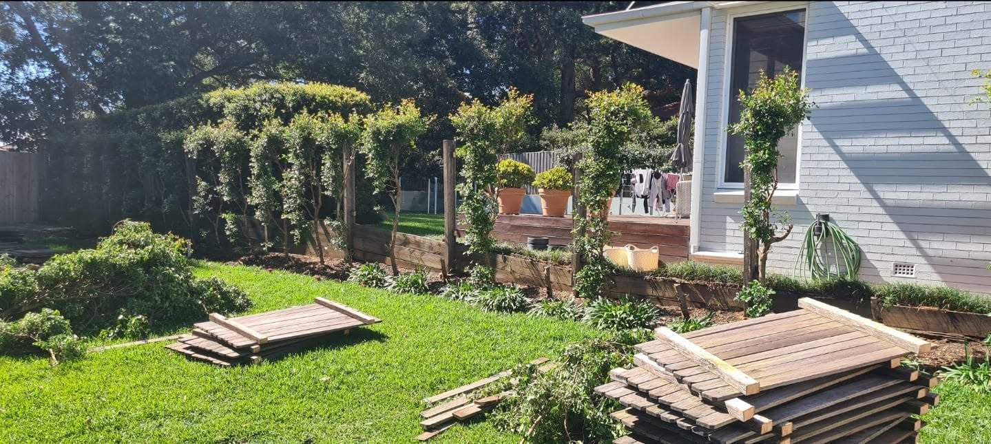 Finished retaining wall and landscaped yard completed by Retain by Theo in Kiama